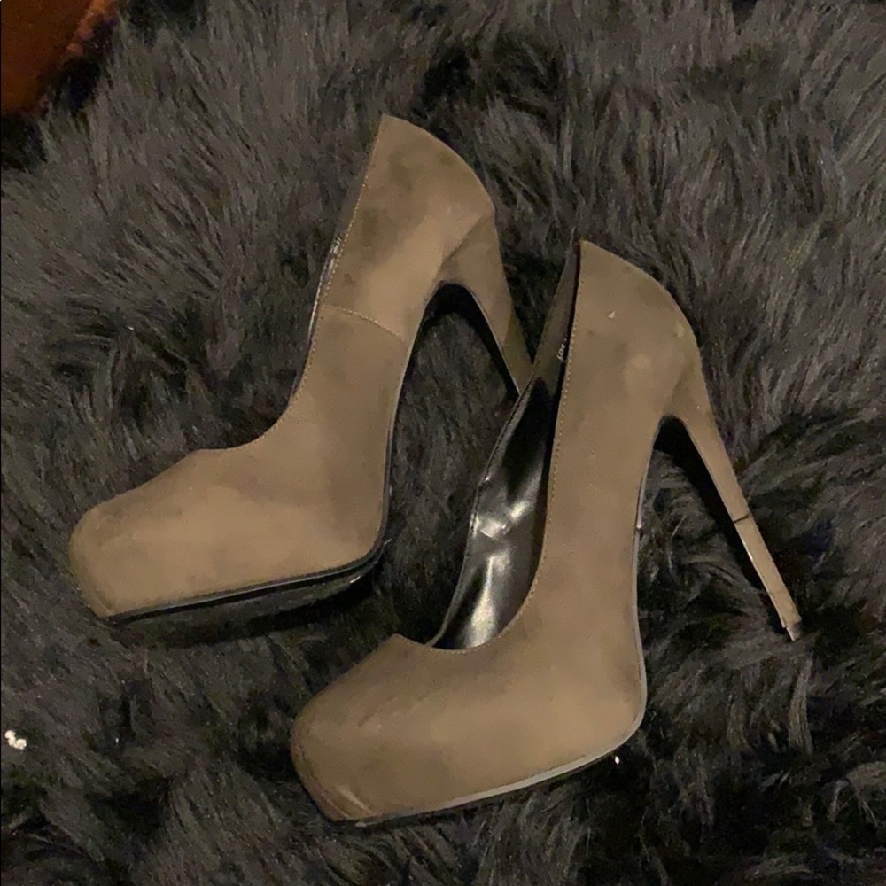 Suede Green platform Pumps Kardashian Kollection